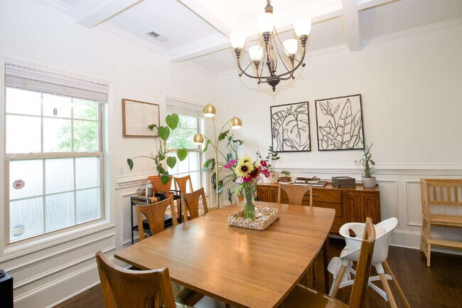 Building Photo - "Charming 3-Bed Home with Granite Elegance on Nessee Street, Fayetteville!"