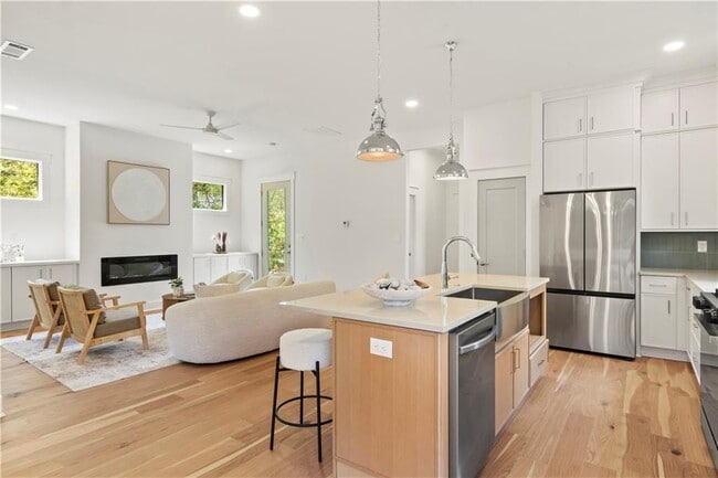 Building Photo - 205 Whitefoord Ave NE