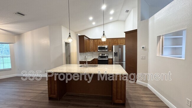 Building Photo - 616 Erin Way