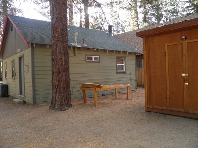 Building Photo - Furnished Seasonal Rental