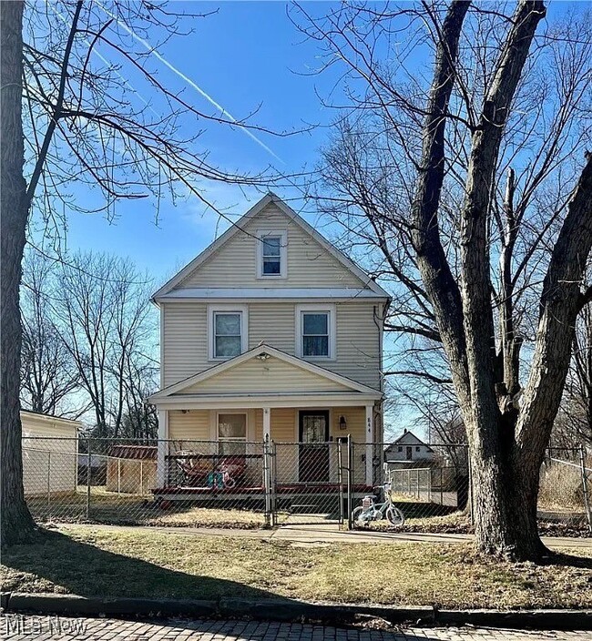 Building Photo - 844 Sumner St