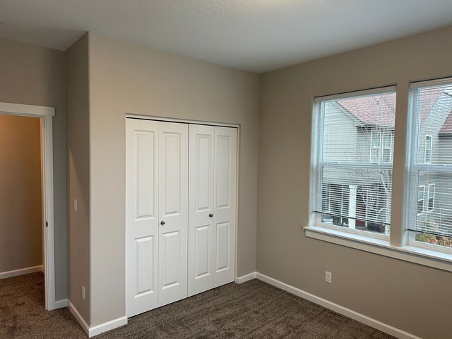 Building Photo - 418 /201 Duplex