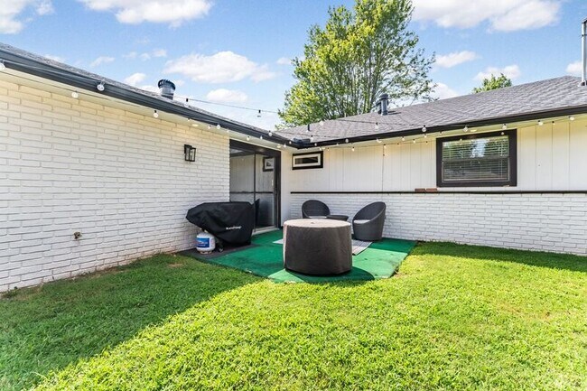 Building Photo - 1906 SE Taylor St