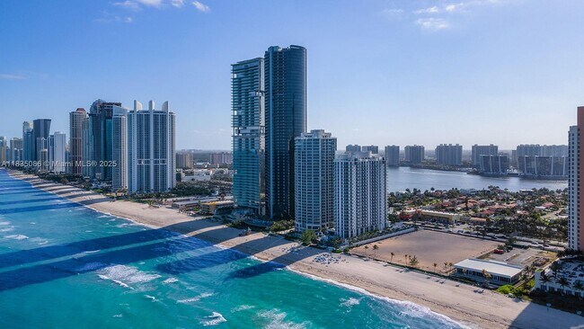 Building Photo - 18555 Collins Ave