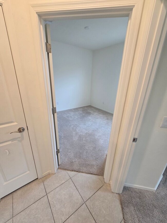 Building Photo - Freshly updated 3 bedroom/ 2 bath Home