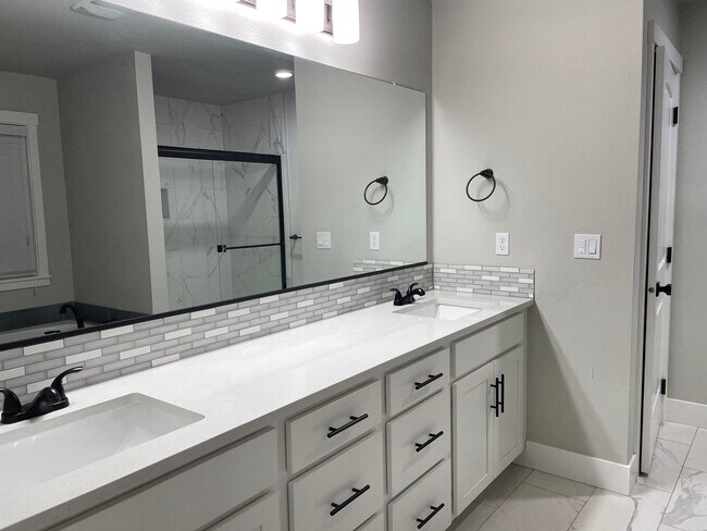 Building Photo - 22405 SW Frst Crk Wy