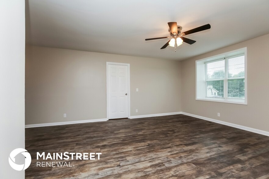 Building Photo - 305 Davis Dr