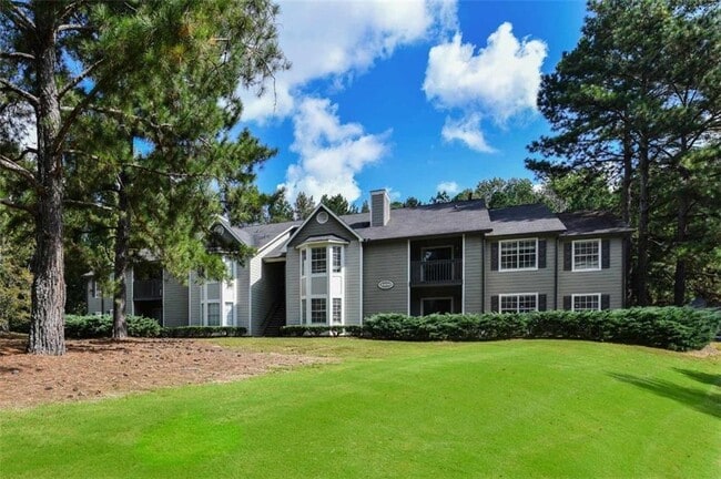 Building Photo - 670 Thornton Rd