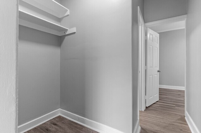 Interior Photo - 1424 Chestnut Avenue