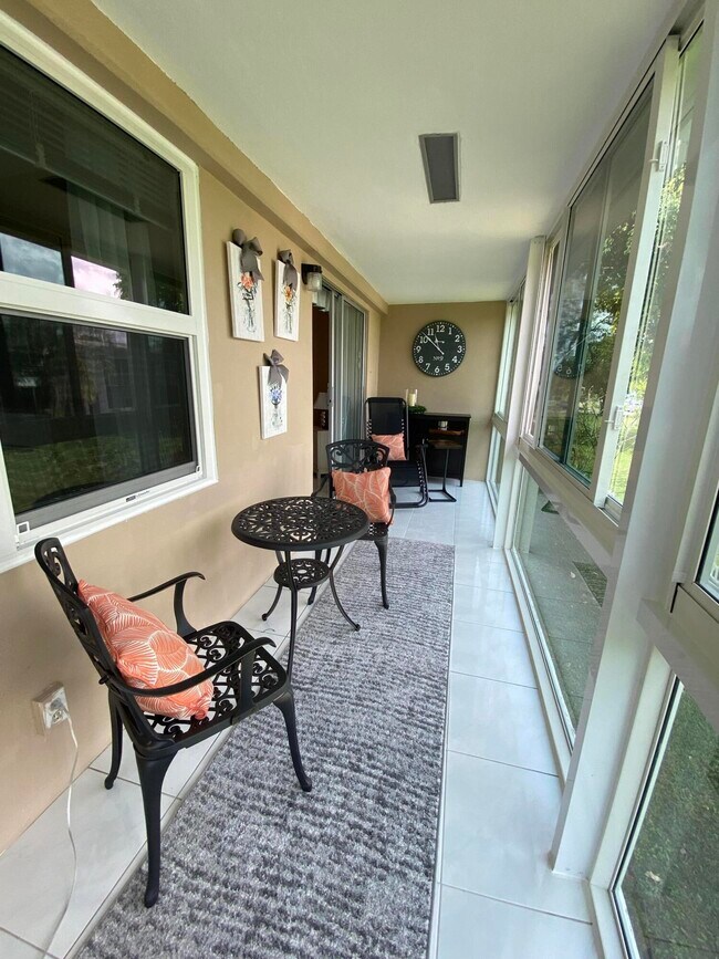 Building Photo - 72 Newport D