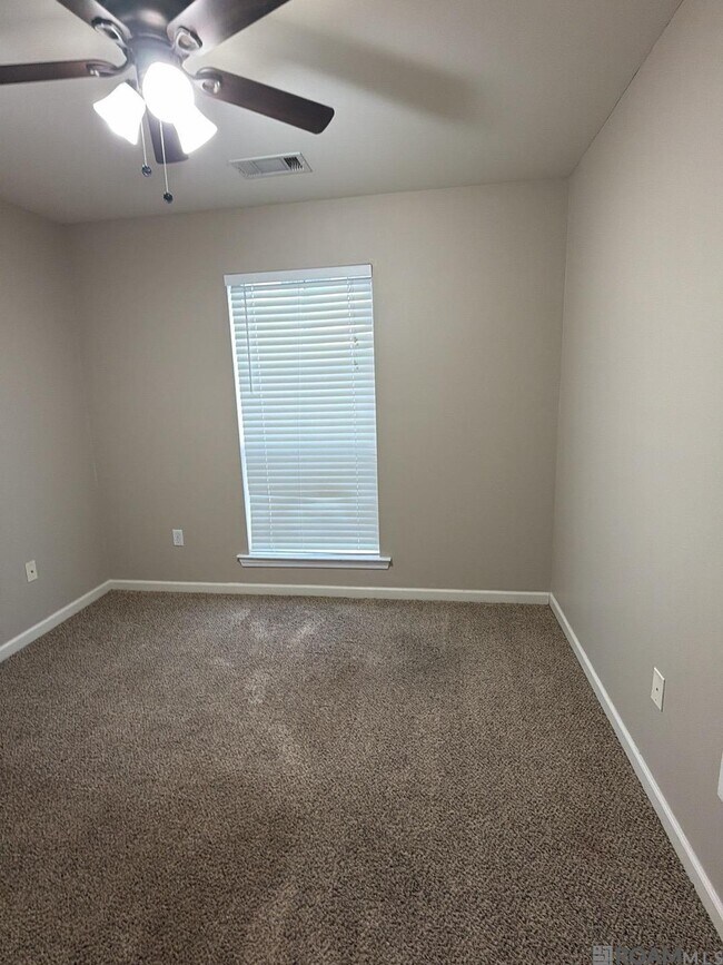Building Photo - 10124 Nashville Ct