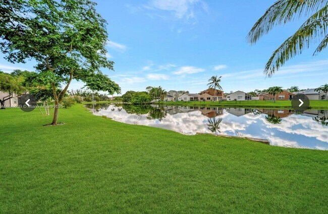 Building Photo - 15710 E Waterside Cir