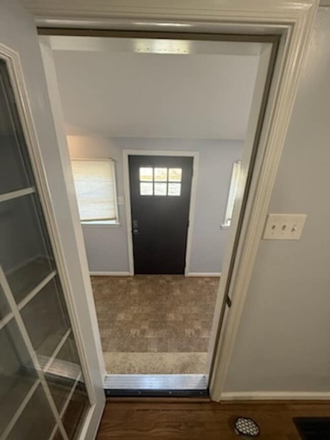 Building Photo - Hard to find Cozy 2BR Rambler!