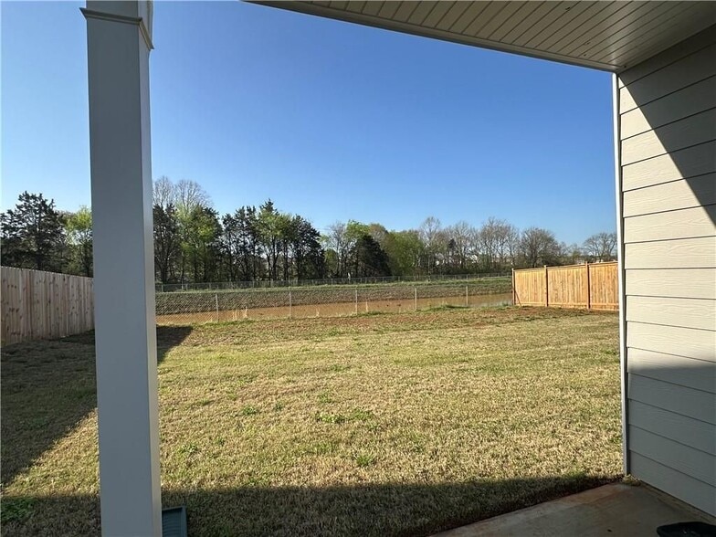 Building Photo - 620 Summerfield Ln NW