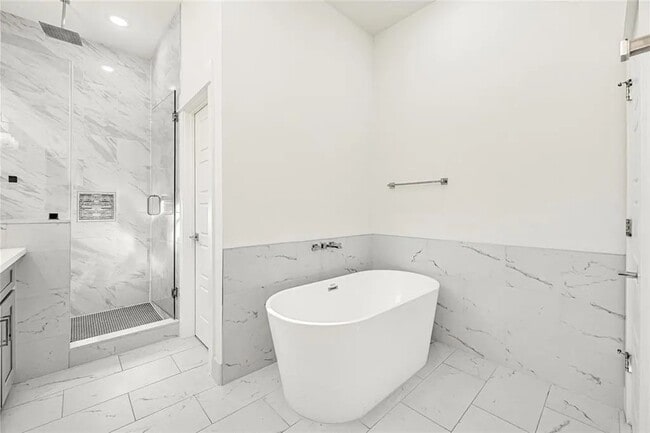 Building Photo - 4623 Cochran St