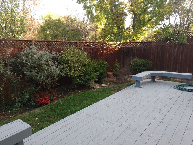Building Photo - 3+ Bedroom Glen Ellen Home!