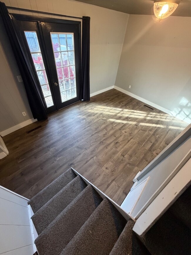 Building Photo - 327 N 400 W