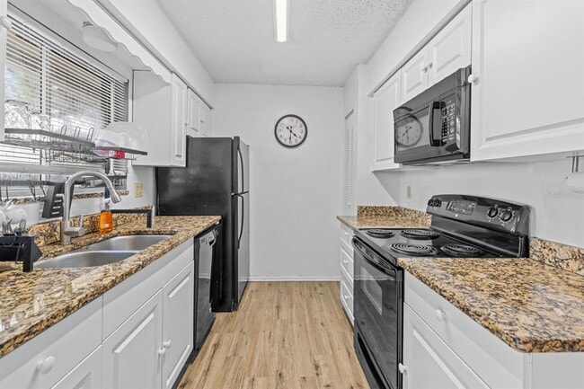 Building Photo - 12102 Walden Woods Dr