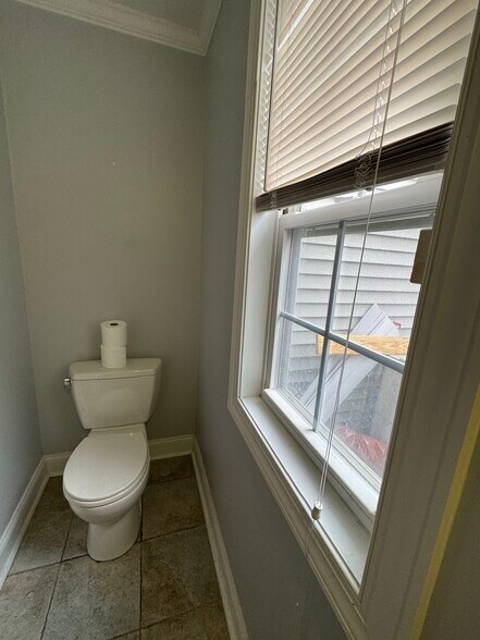 Building Photo - 700 Evergreen Ct