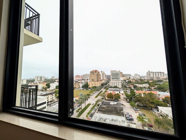 Building Photo - Modern 1BR/1BA Condo with 2 Parking Spaces – Prime Coral Gables Location