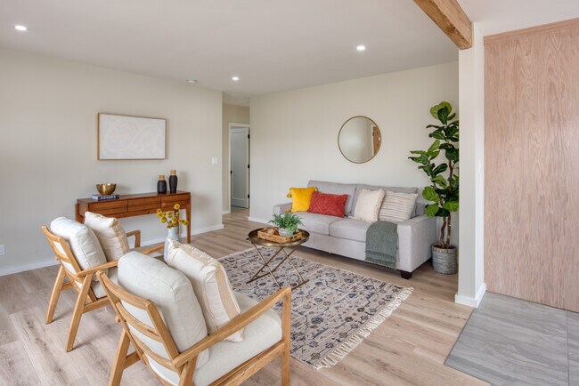 Building Photo - 11114 Ruthelen St