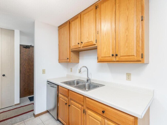 Building Photo - 4101 Parklawn Ave