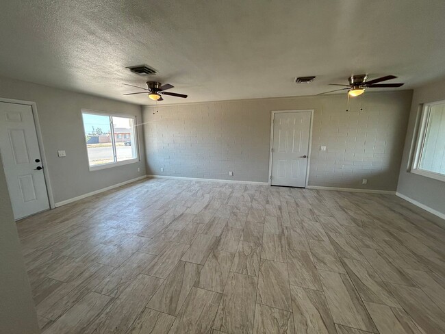 Building Photo - Remodeled 4 bed 2 bath home