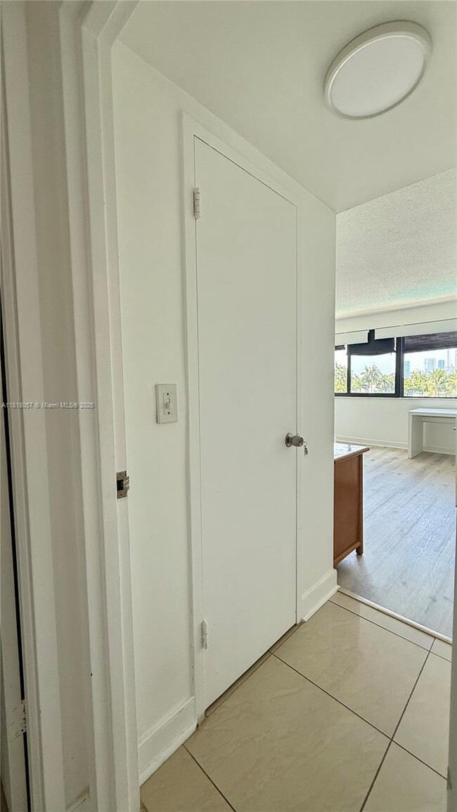 Building Photo - 301 Golden Isles Dr