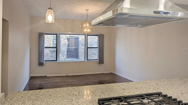Building Photo - 5219 S Greenwood Ave
