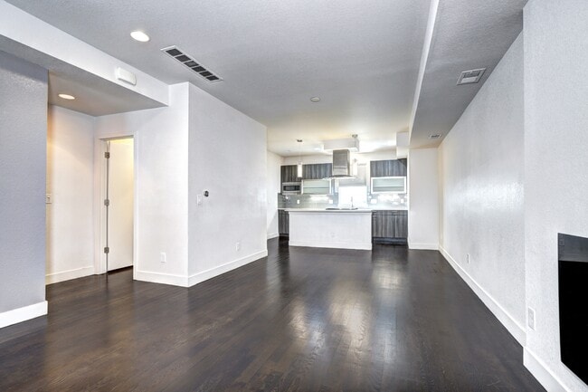 Building Photo - 1623 Julian St