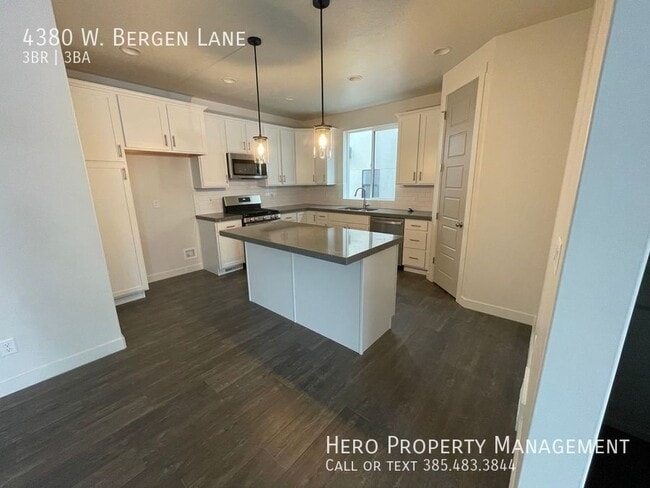 Building Photo - 4380 Bergen Ln