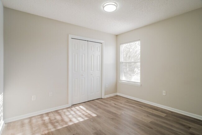 Building Photo - 788 MacKenzie Cir