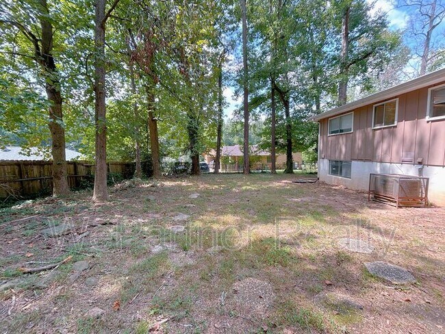Building Photo - 3558 Telstar Dr