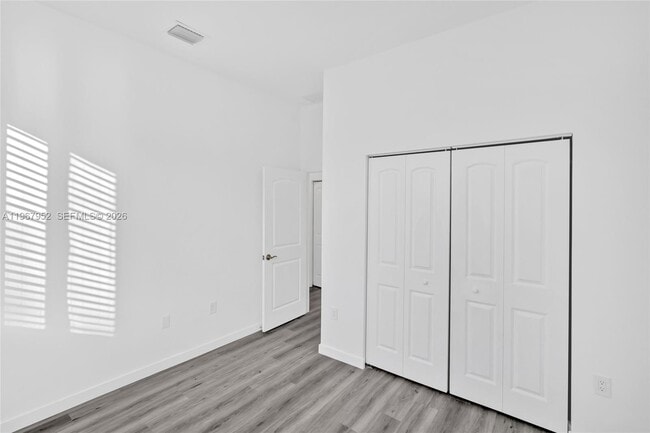 Building Photo - 719 Little Rock St E