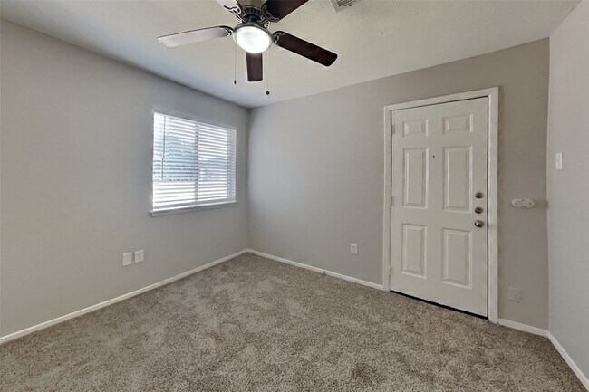 Building Photo - 22702 Market Square Ln