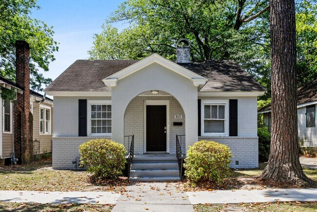Primary Photo - Large 2 Bedroom/1 Bath Downtown Home Near Forsyth Park