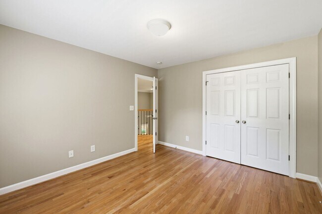 Building Photo - Gorgeous and Spacious 5 Bedroom Home, Cul-de-sac lot, Vaulted Ceilings, Large Backyard, Stunning ...