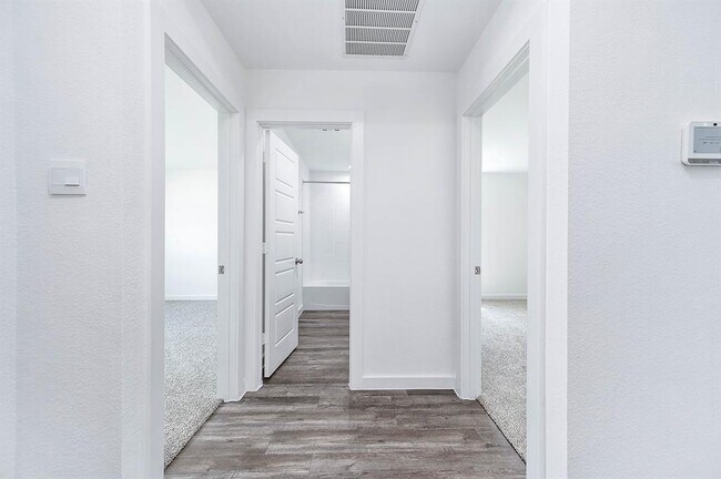 Building Photo - 1122 Fringed Bluestar Dr