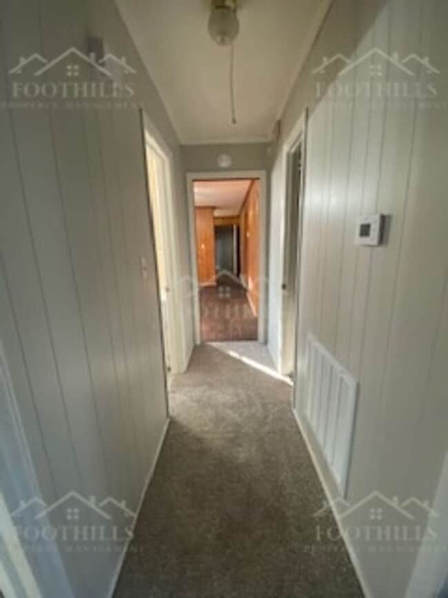 Building Photo - 1010 Belhaven Rd