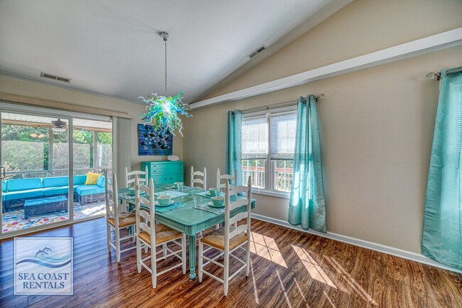 Building Photo - SUMMER MONTHLY RENTAL!!! AVAILABLE MAY-SEP...