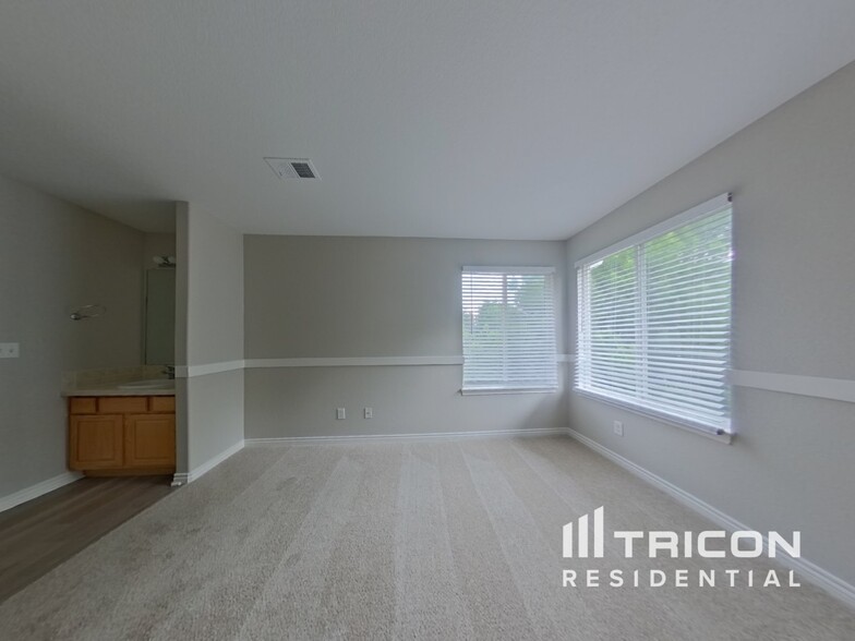 Building Photo - 17703 E Cloudberry Dr