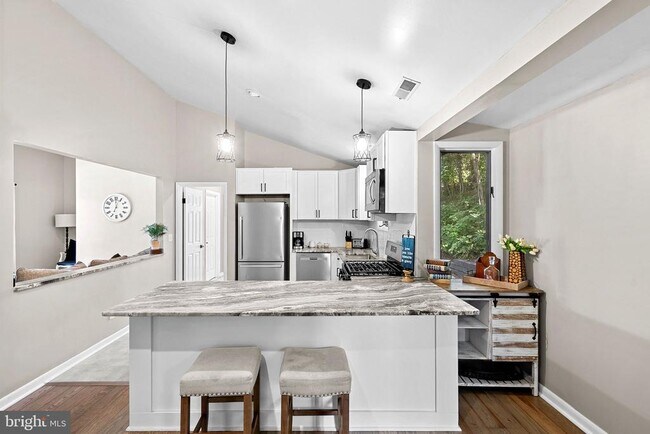 Building Photo - 862 Carrier Dr