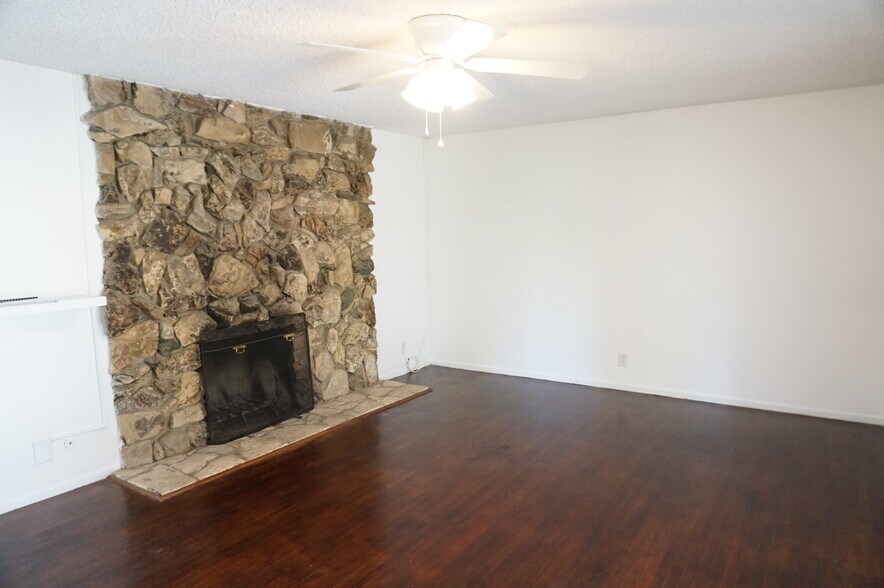 Building Photo - 18243 Superior St