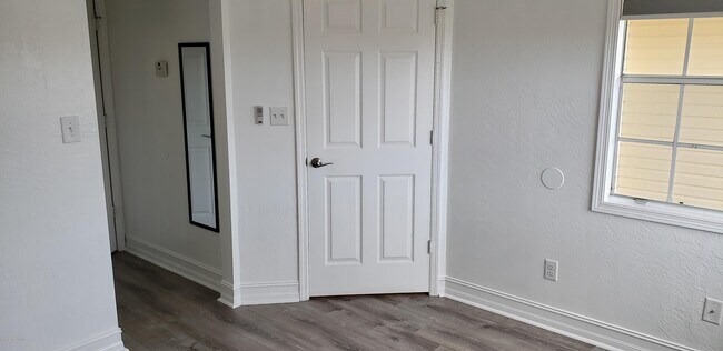 Building Photo - 1801 Island Club Dr