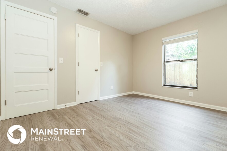 Building Photo - 672 28th Ave S