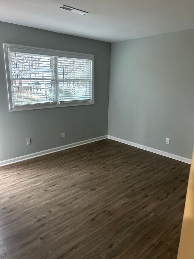 Building Photo - 128 Turner St