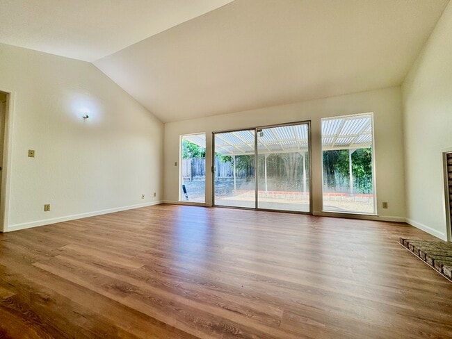 Building Photo - 772 Privet Ct