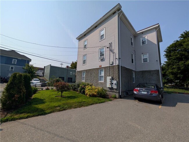 Building Photo - 57 Pleasant St