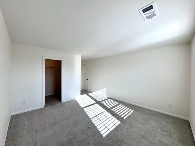 Building Photo - Welcome to this stunning 5 bedroom home fo...