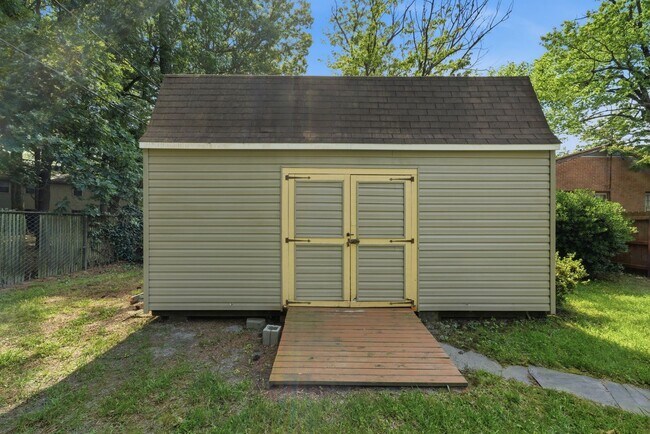 Building Photo - 220 Chickamauga Pike